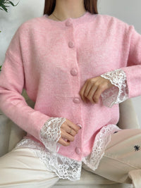 Pull rose en dentelle
