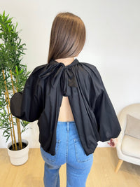Blouse avec noeud noir