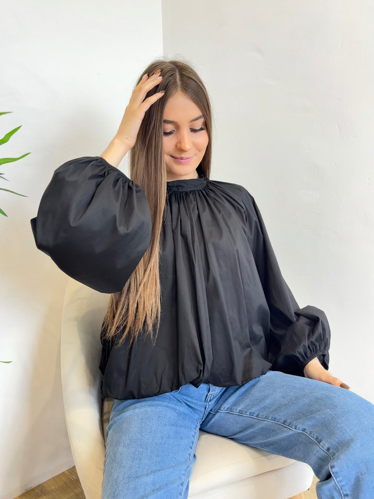 Blouse avec noeud noir