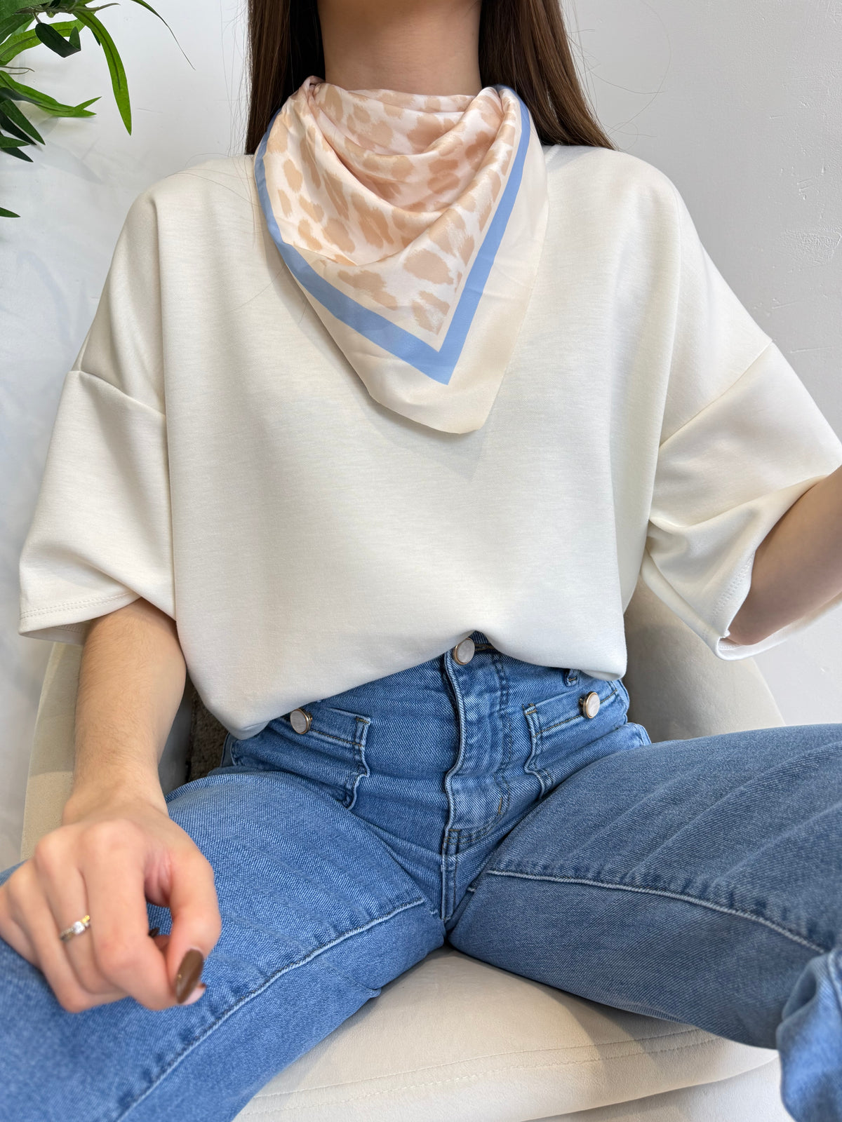 T-shirt avec foulard