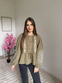 Blouse kaki à motif