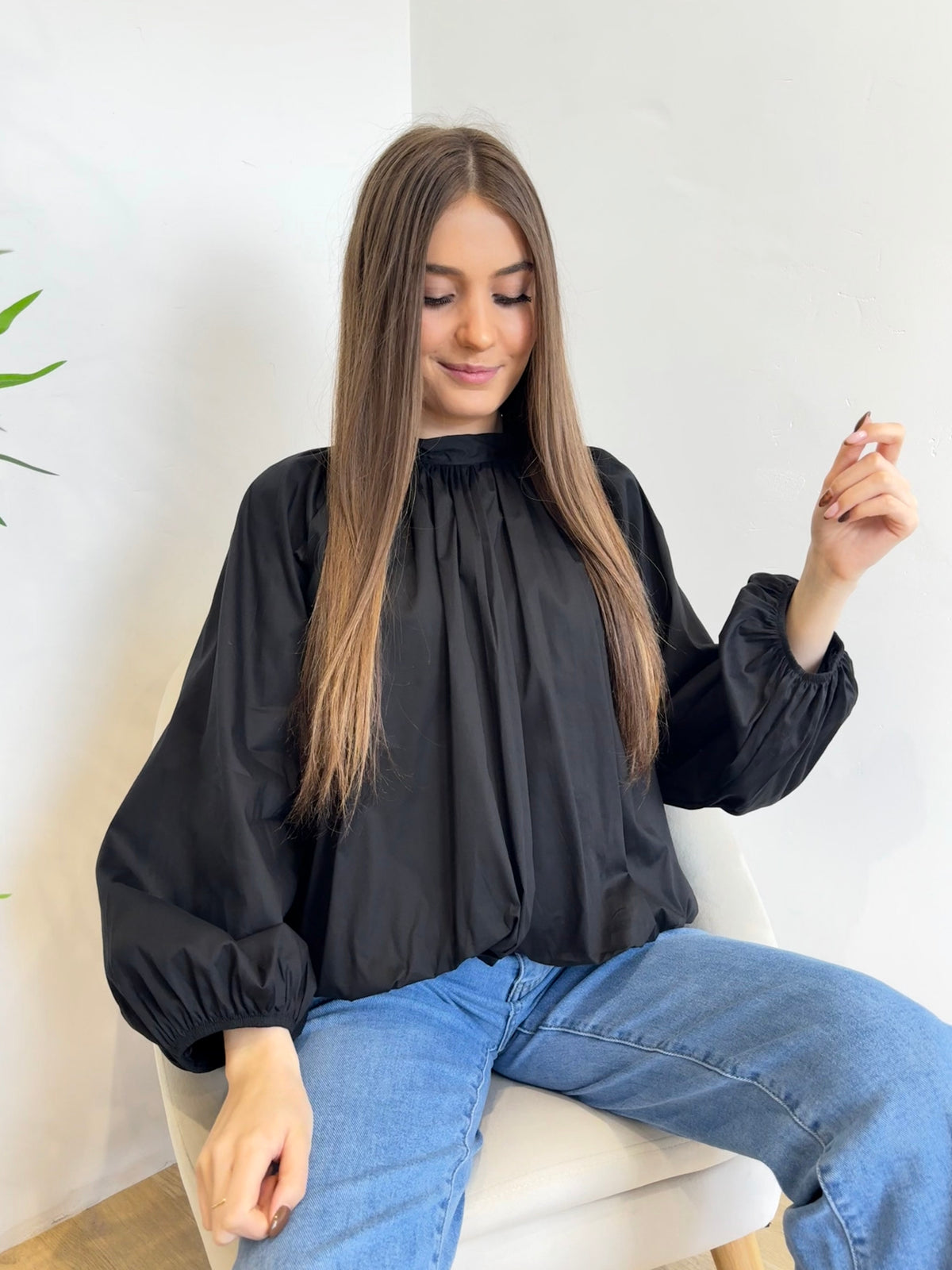 Blouse avec noeud noir