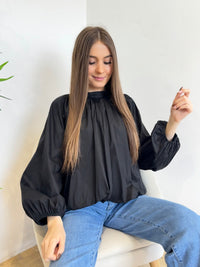Blouse avec noeud noir