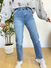 Jeans avec détails brodée