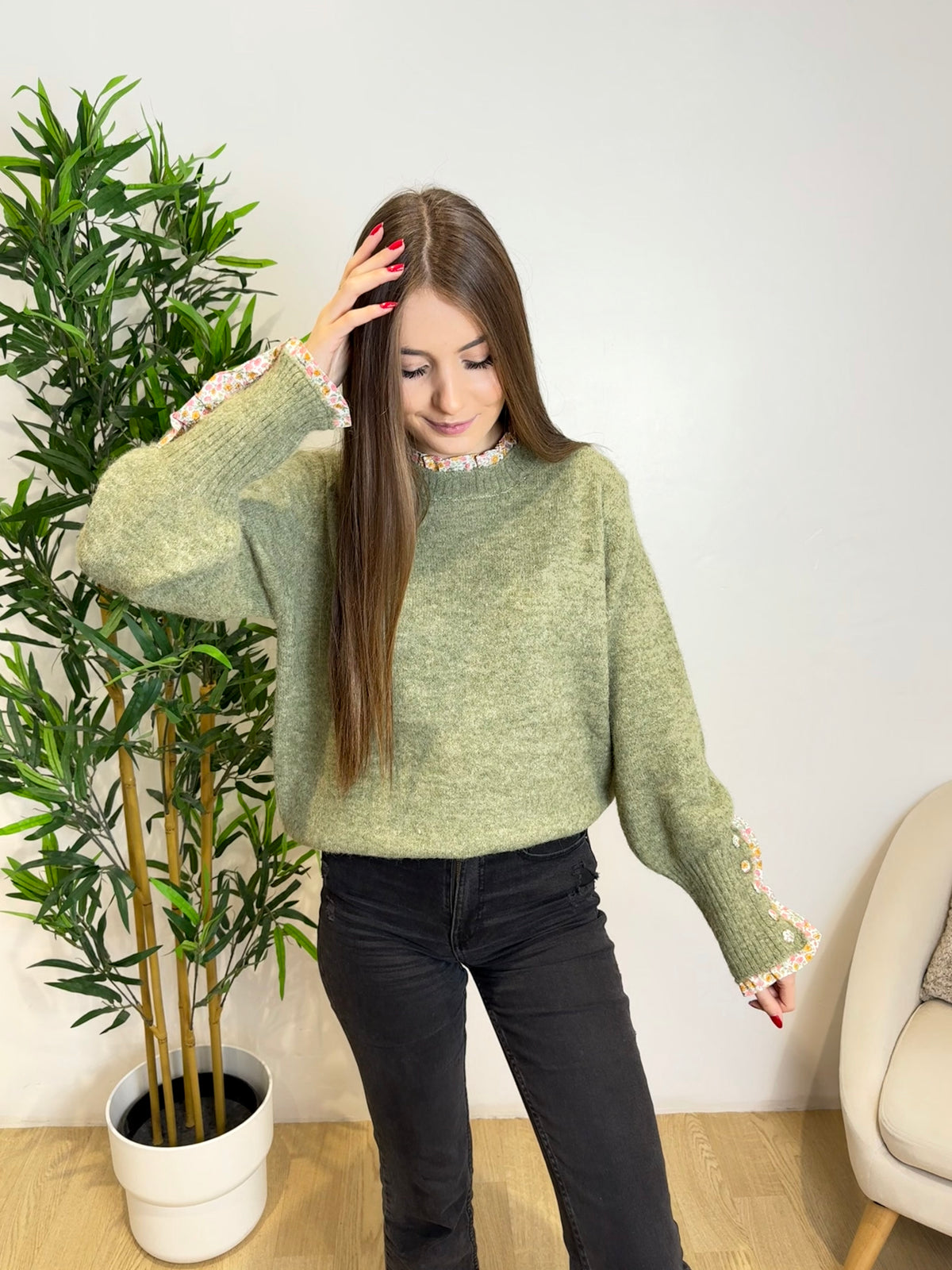 Pull avec détails au manches et au col